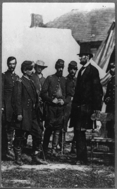 Abraham Lincoln on battlefield at Antietam